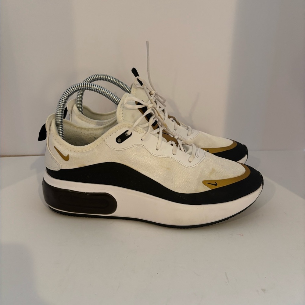 Nike Air Max Dia size 9